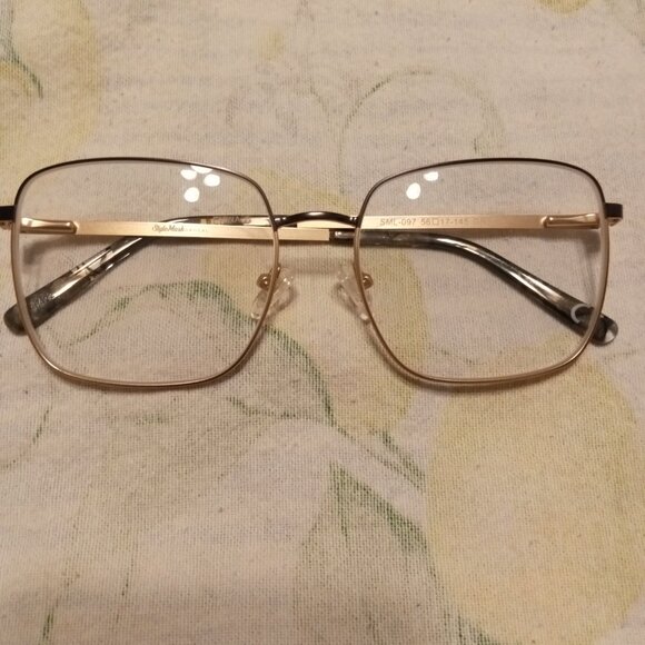 Eyeglasses by Style Mark Optical - Picture 1 of 4